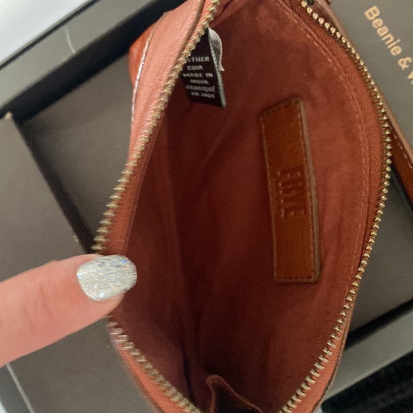 FRYE Colorblock Beanie and Genuine Leather Wristlet Set  Brand New In Box - Picture 9 of 16